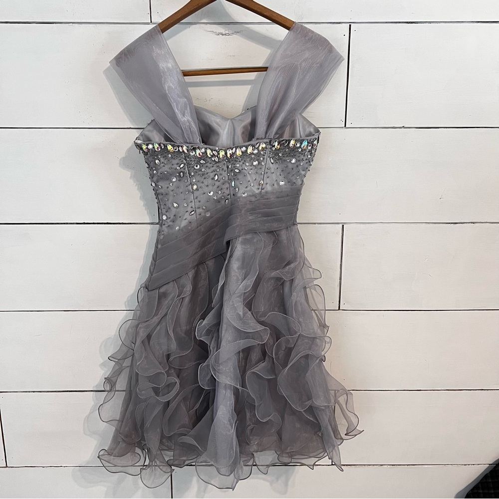 May Queen Gray Ruffle Rhinestone Formal Dress. Size 4 EUC - Picture 2 of 12